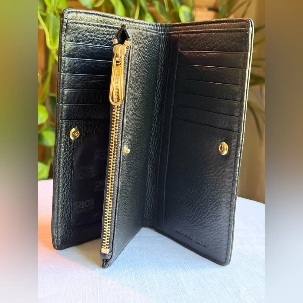 Michael Kors Black Pebbled‎ Leather Credit Card Zipper Pocket Bifold Wallet